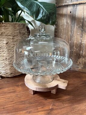 Vintage Exclusive Tiara Trillium Pedestal Cake Plate with Dome